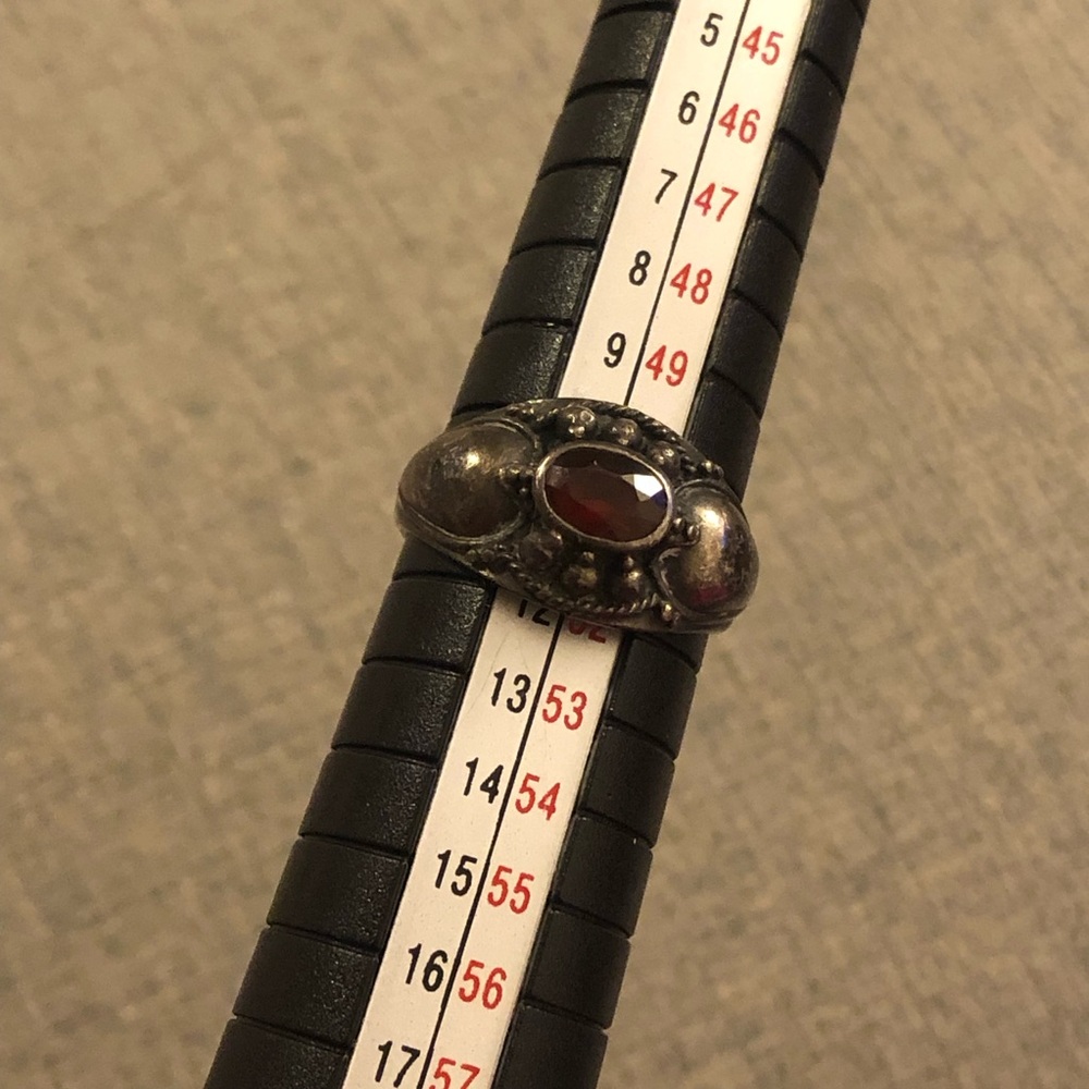 Vintage silver metal (sterling?) & faceted red stone (garnet?) ring sz 5.5-5.75 - Picture 13 of 14